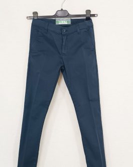 Pantalone modello chino
